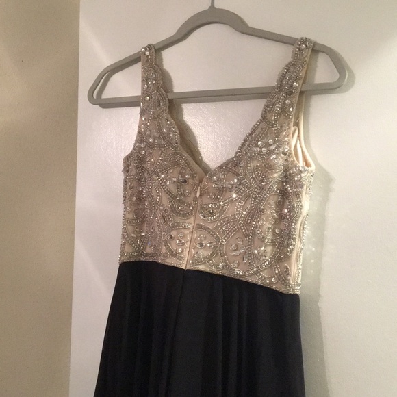 Fancy gown - Picture 4 of 8